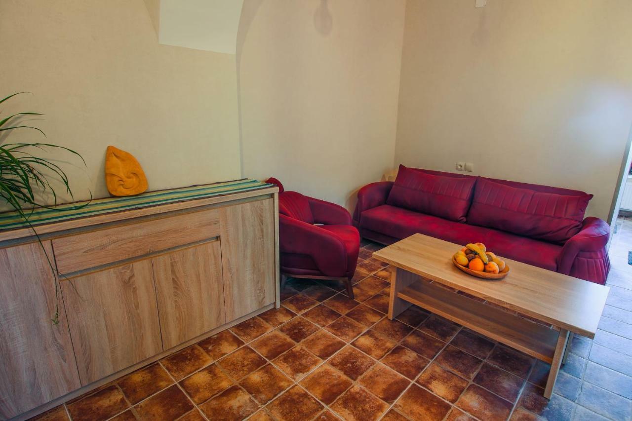 Luca Lili Hotel Sighnaghi Exterior photo
