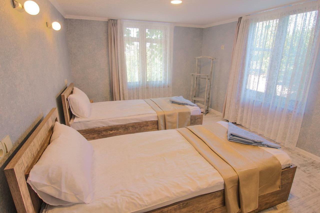 Luca Lili Hotel Sighnaghi Exterior photo